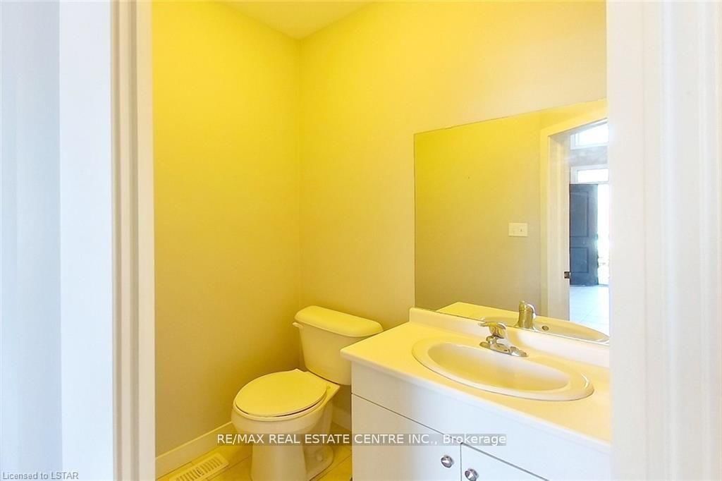1560 Finley Crescent - Photo 9