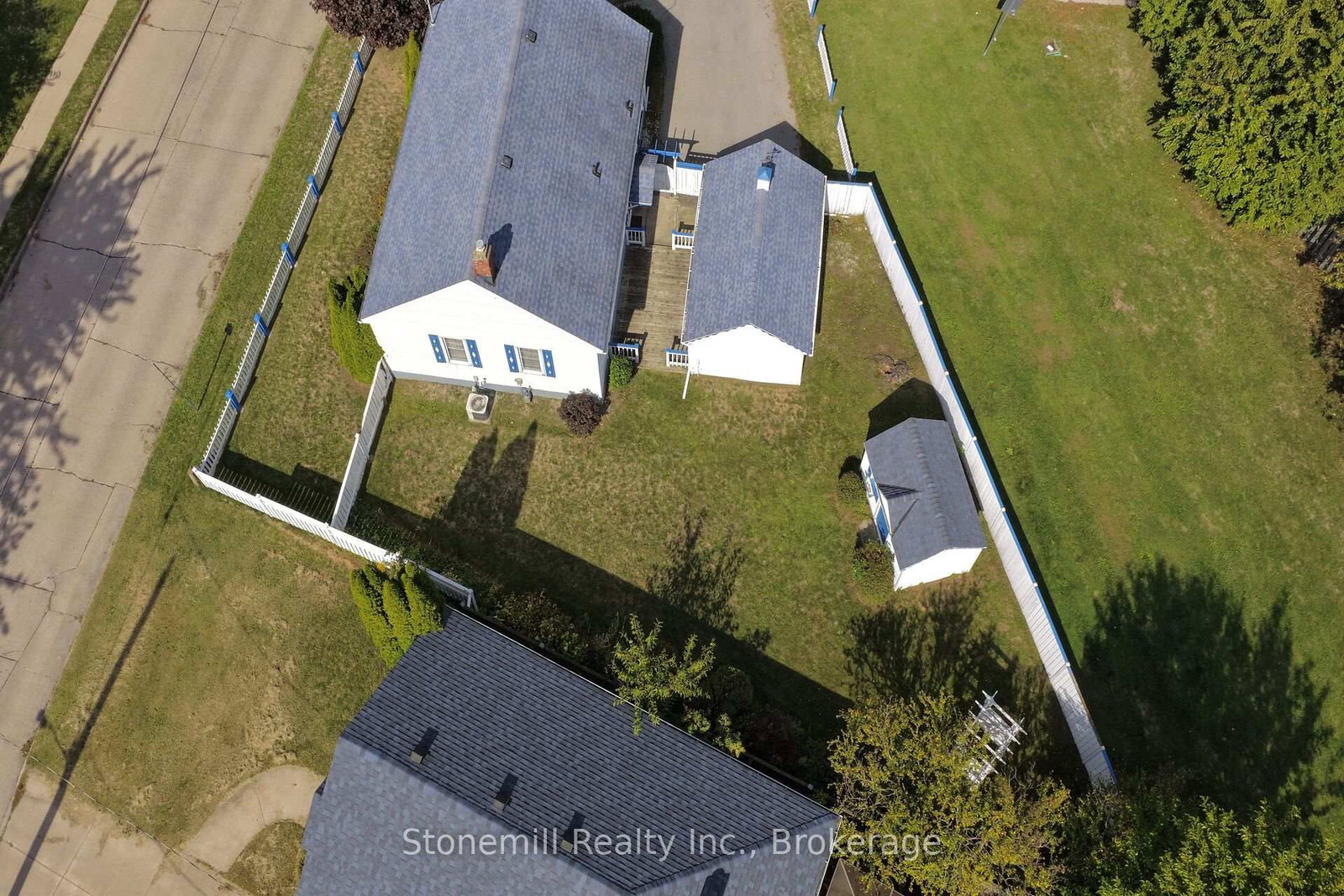272 Carlton Street - Photo 2