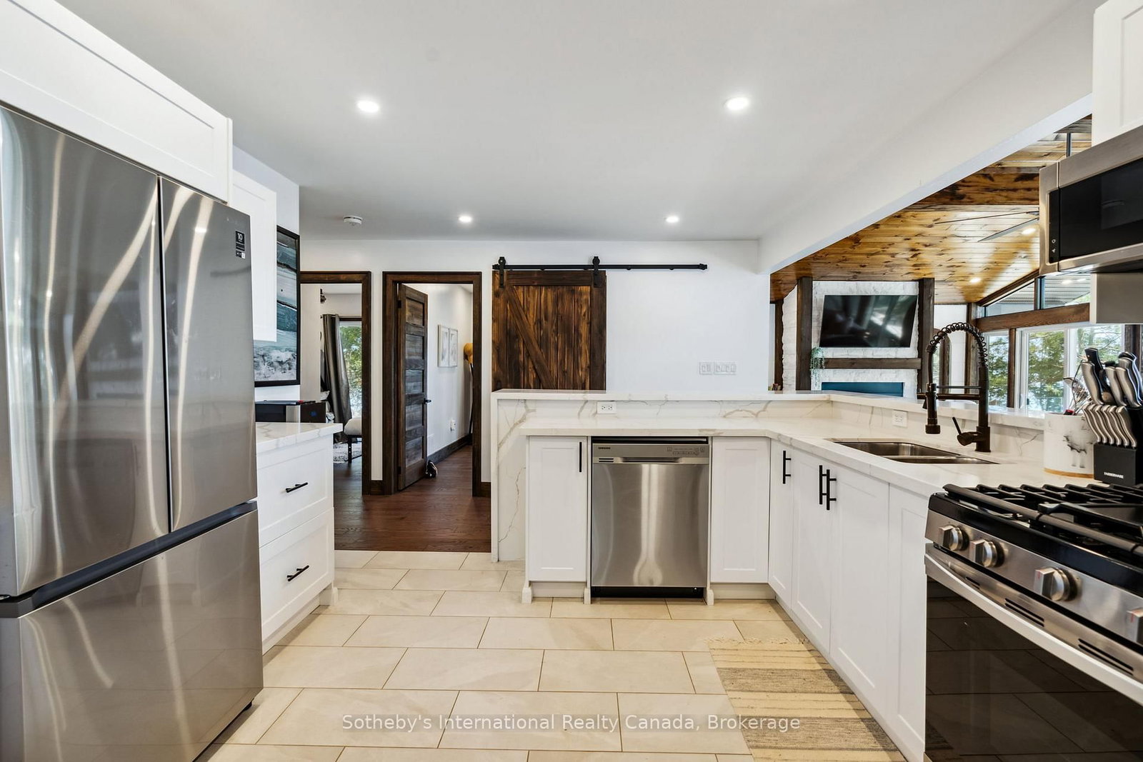 29 BEACHGROVE ISLAND 33LM • Gravenhurst, ON photo 11