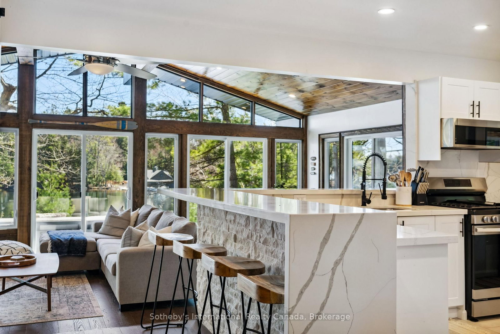 29 BEACHGROVE ISLAND 33LM • Gravenhurst, ON photo 12