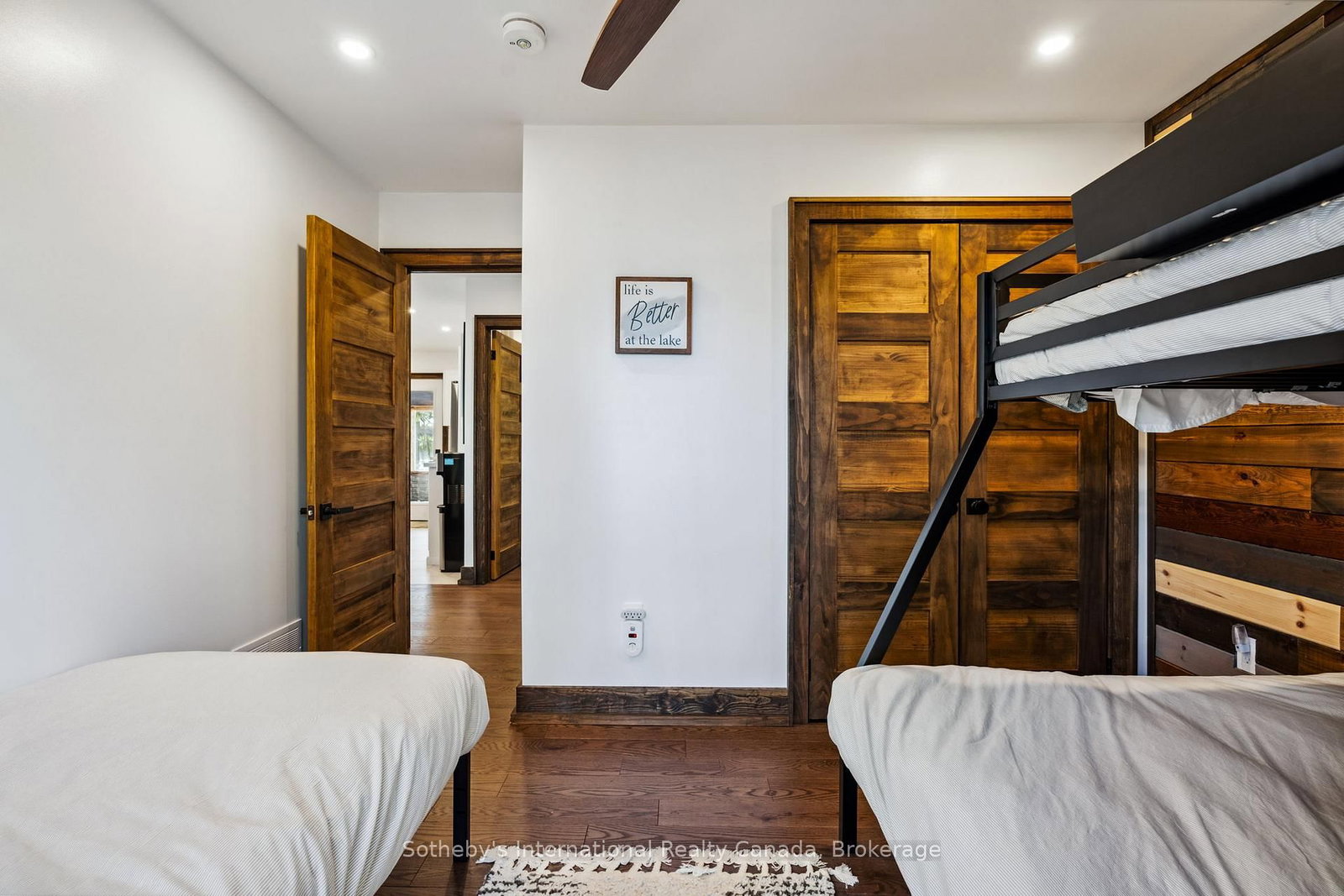 29 BEACHGROVE ISLAND 33LM • Gravenhurst, ON photo 24