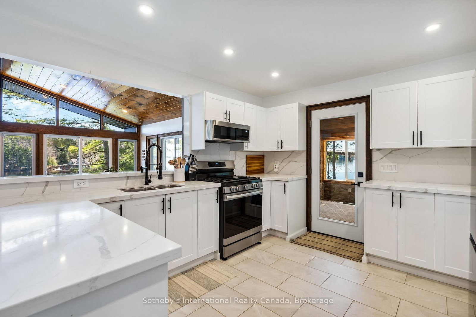 29 BEACHGROVE ISLAND 33LM • Gravenhurst, ON photo 9