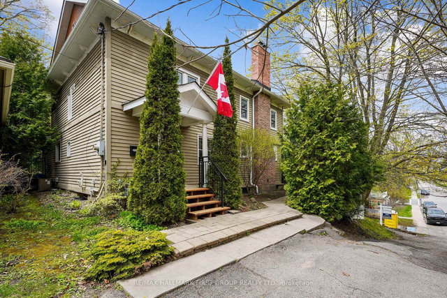 54 Pine Street S