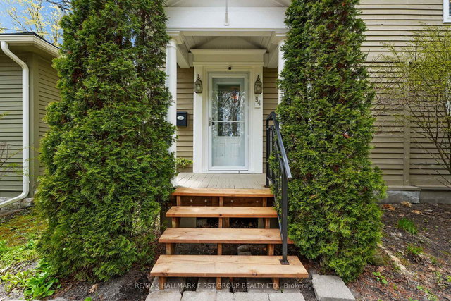 54 Pine Street S