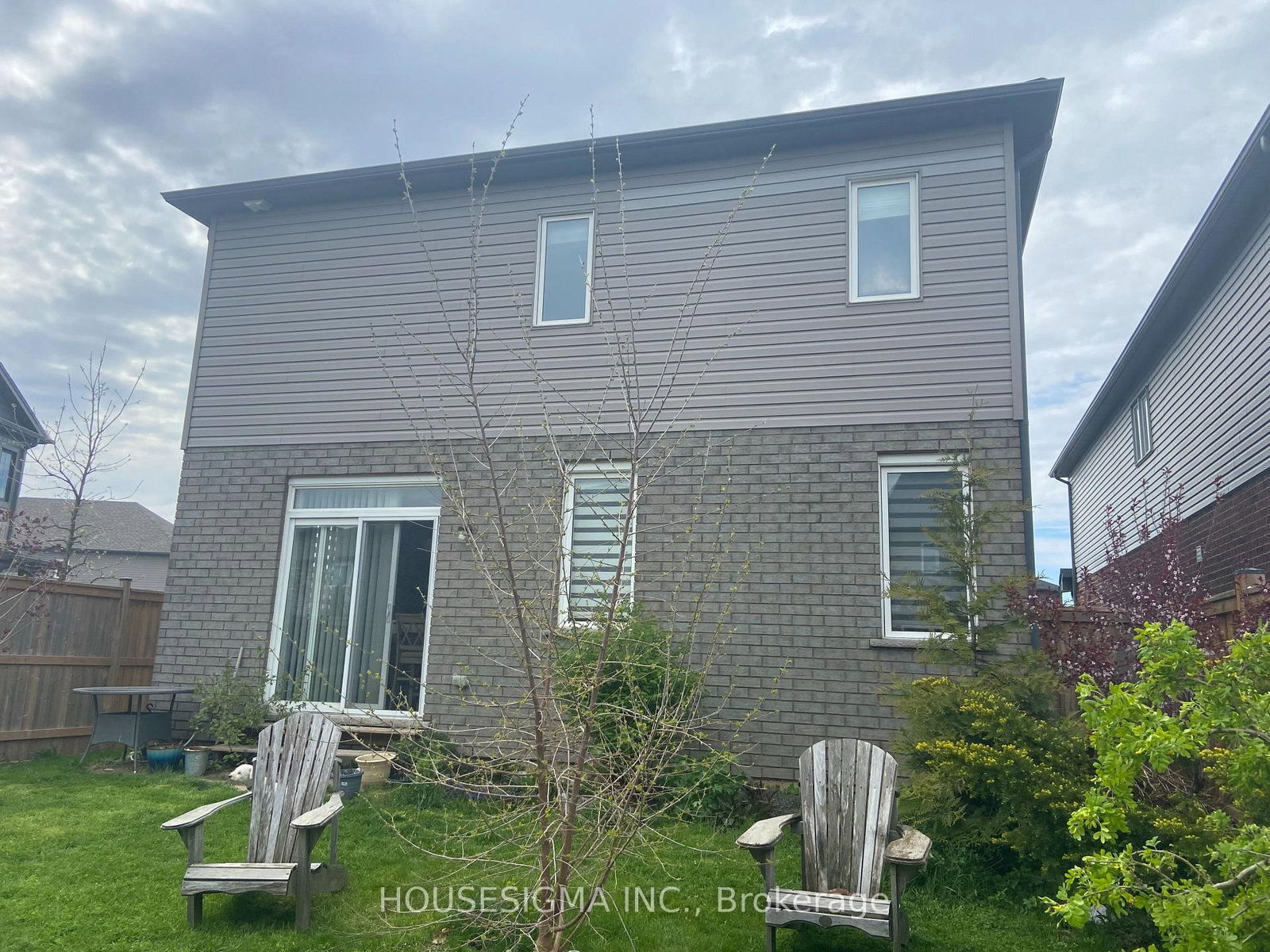 348 Freure Drive W • Cambridge, ON photo 2