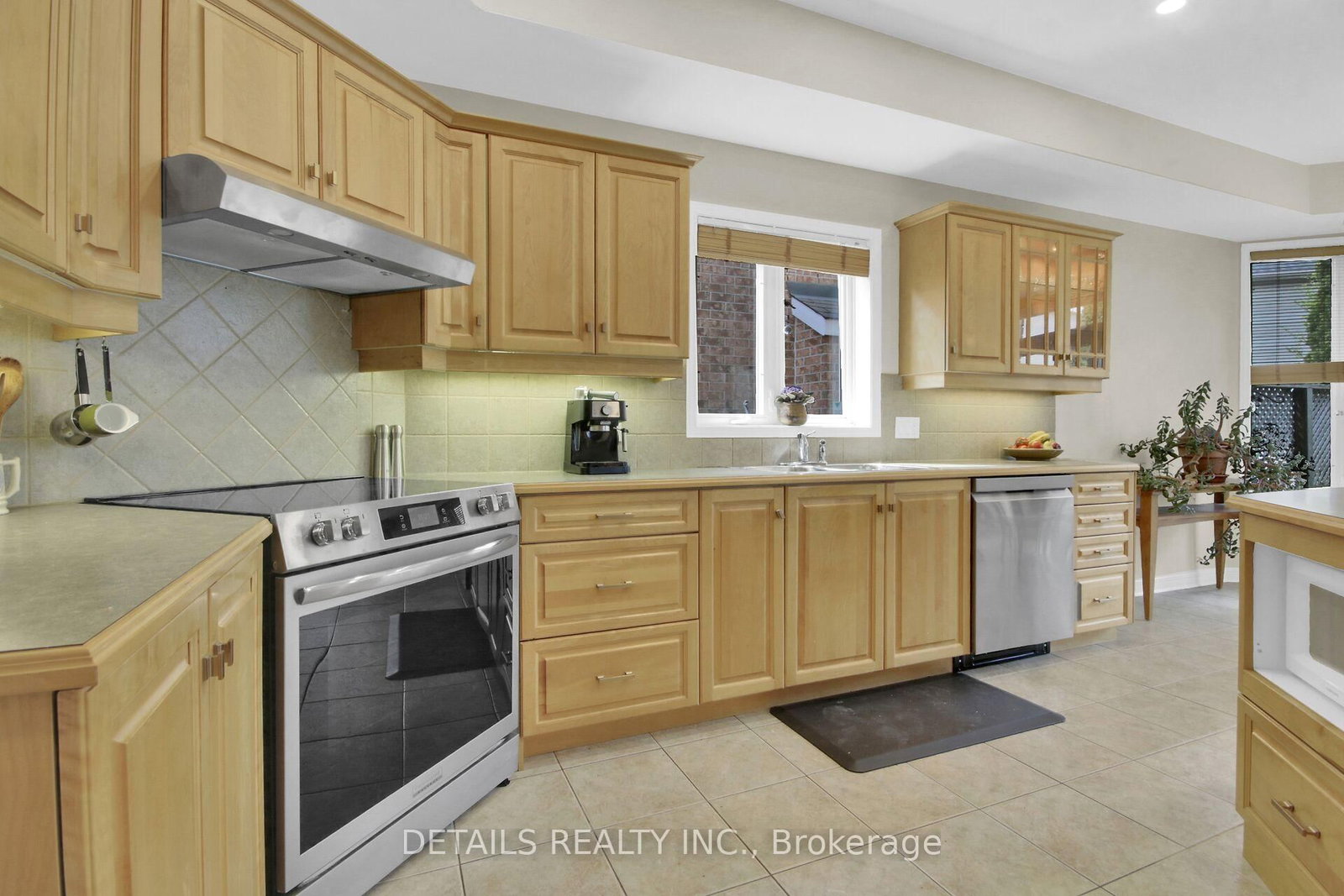 7 Stonecroft Terrace • Kanata, ON photo 6