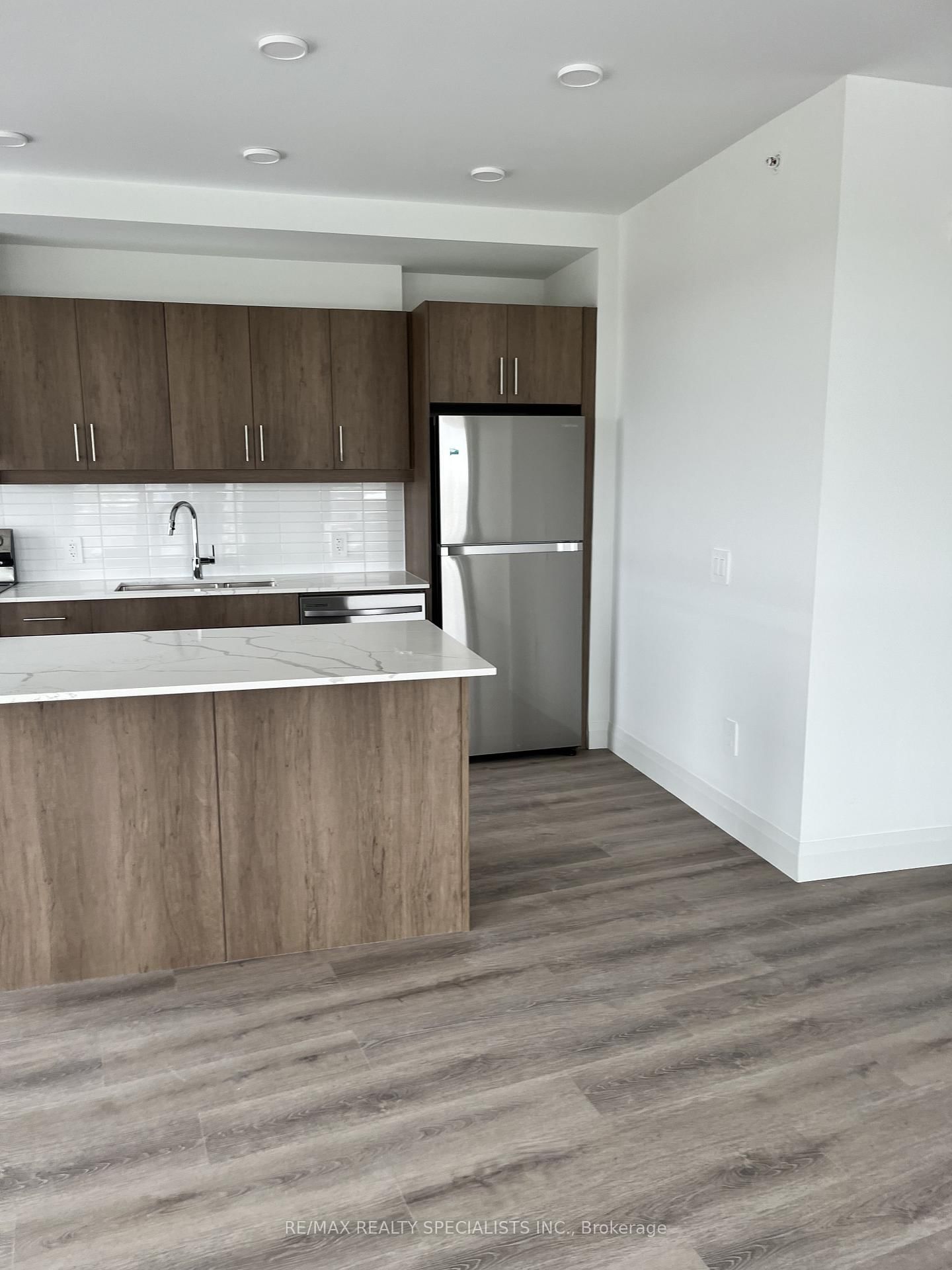 1333 Weber Street E, Unit 808 - Photo 12