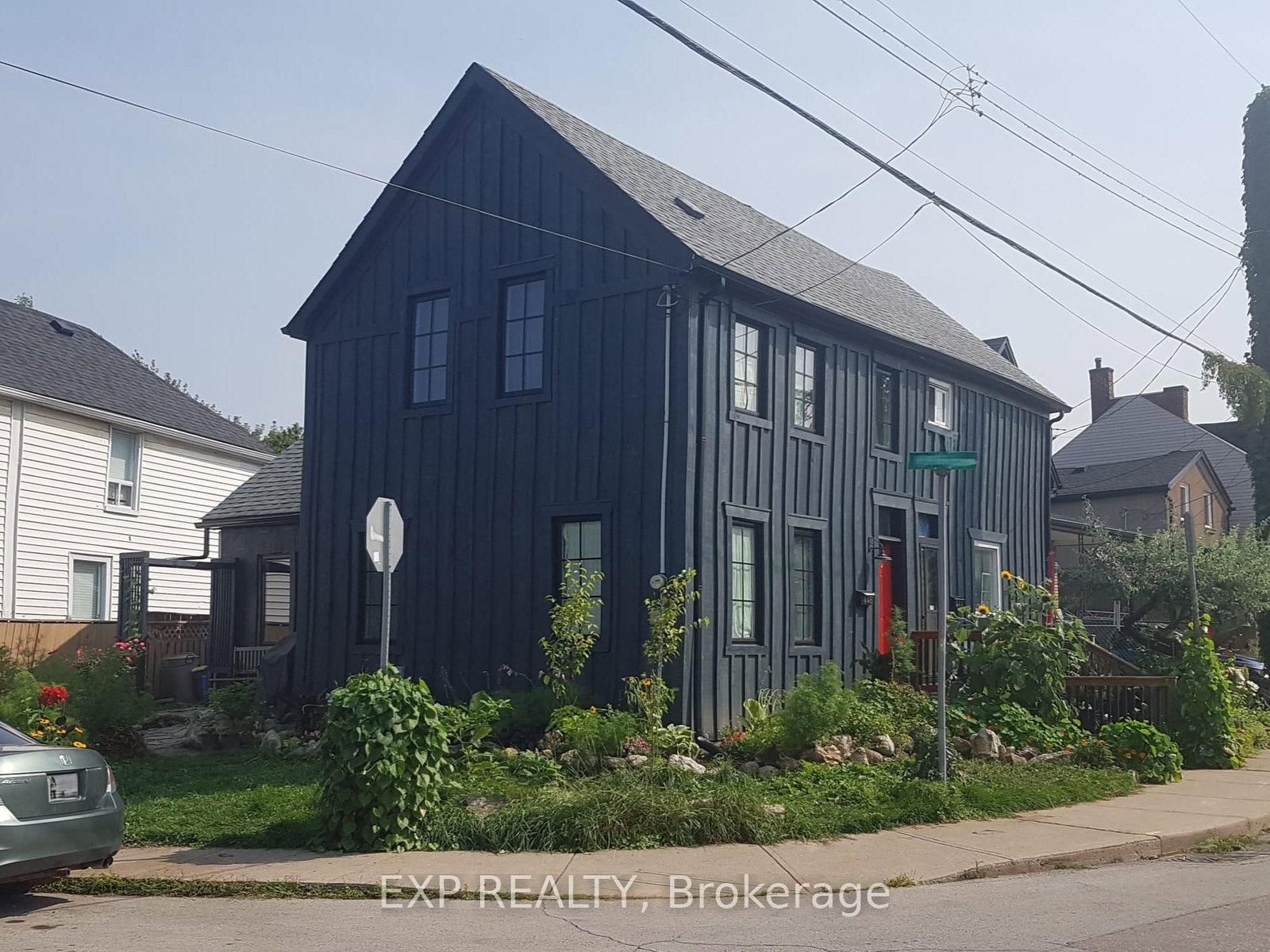 446 Macnab Street N