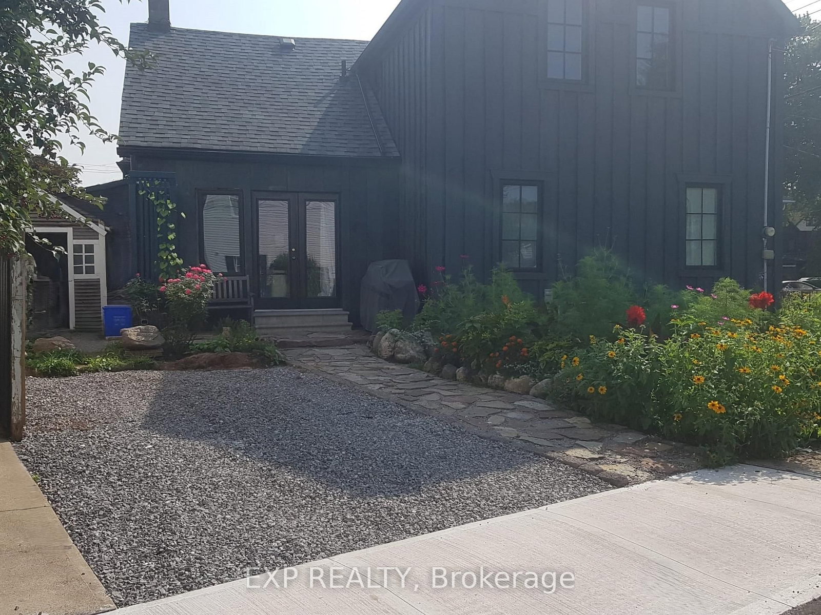 446 Macnab Street N - Photo 2