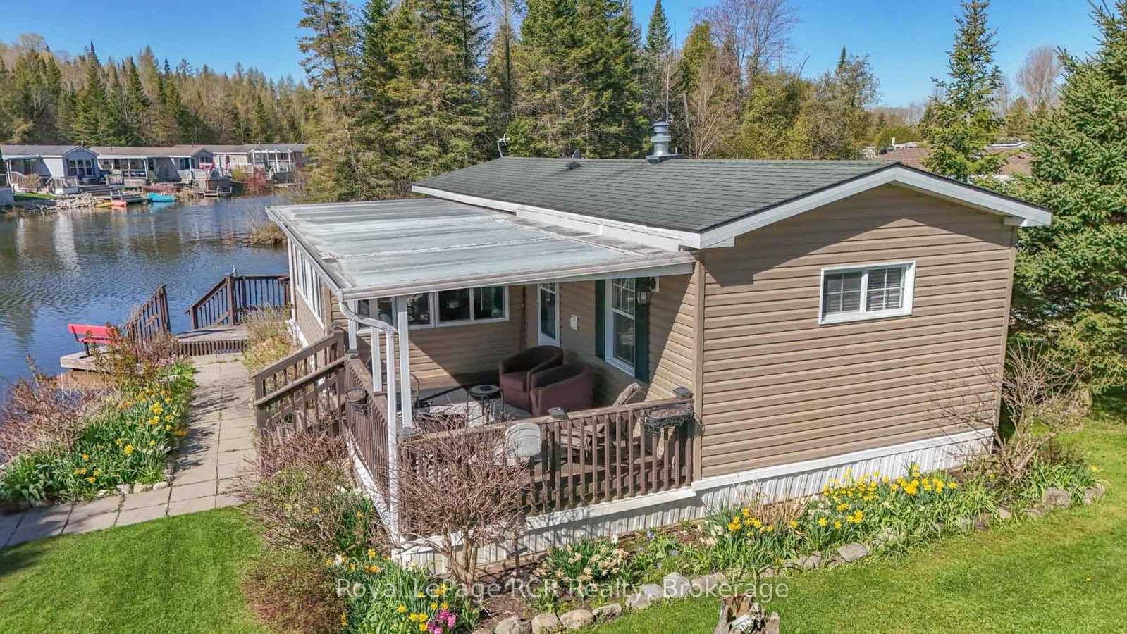 61 LAKESIDE Street • Wellington North, ON photo 8