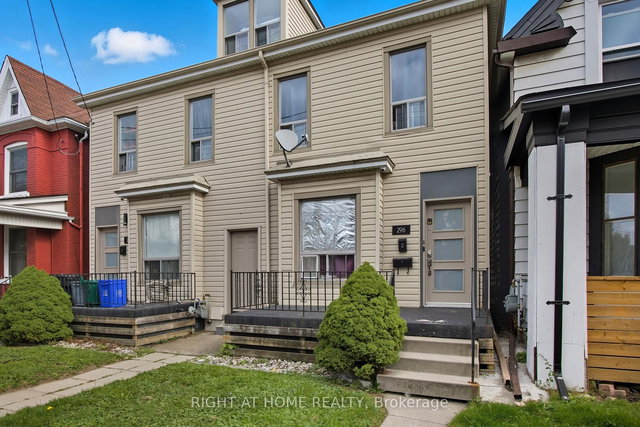 2 - 298 Emerald Street N