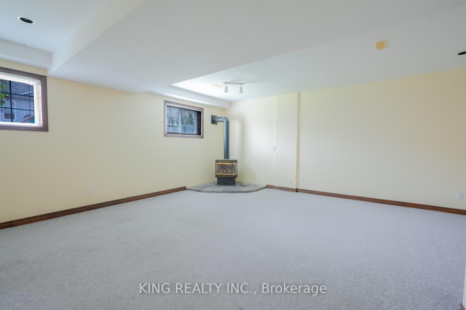 120 REDWOOD Court • Welland, ON photo 10