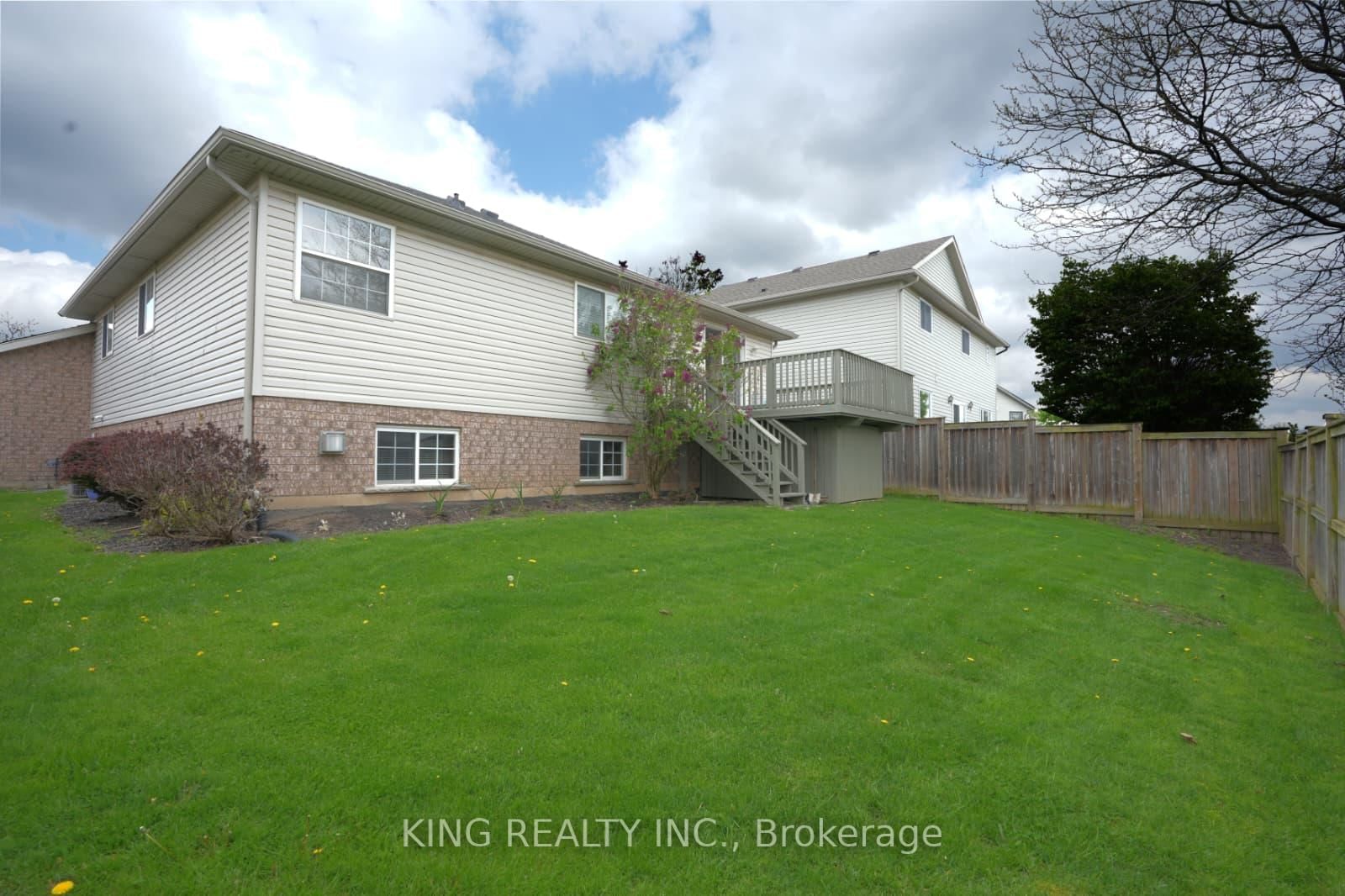 120 REDWOOD Court • Welland, ON photo 18