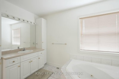 120 REDWOOD Court • Welland, ON photo 8