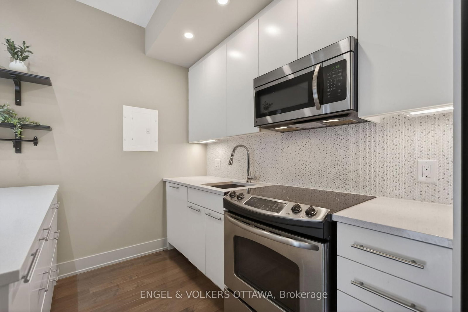 108 Richmond Road, Unit 507 - Photo 8