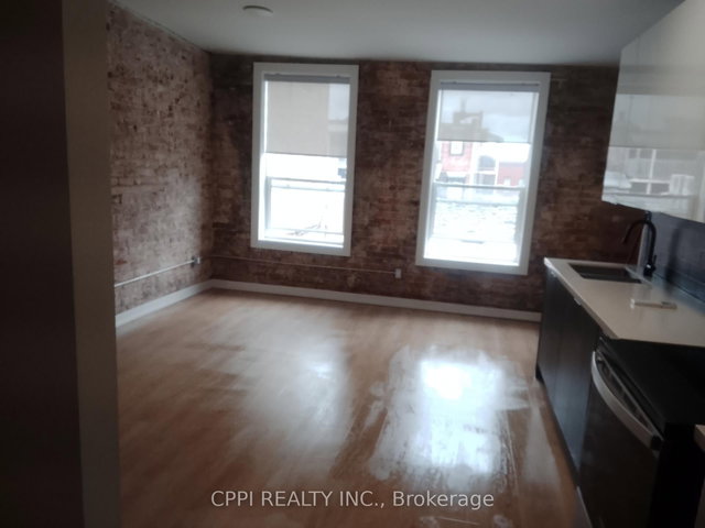 310 - 140 Simcoe Street
