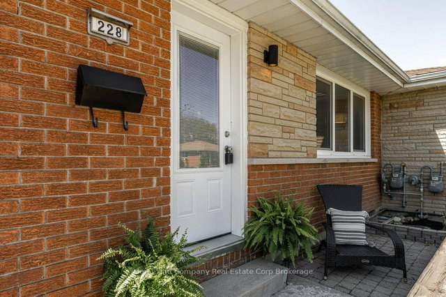 228 Redford Crescent