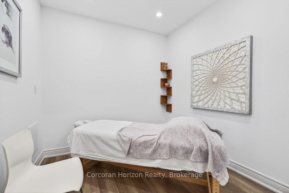 136 Young Street, Unit Full - Photo 13