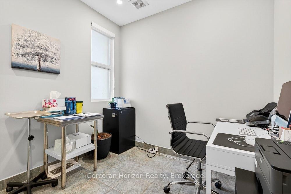136 Young Street, Unit Full - Photo 22