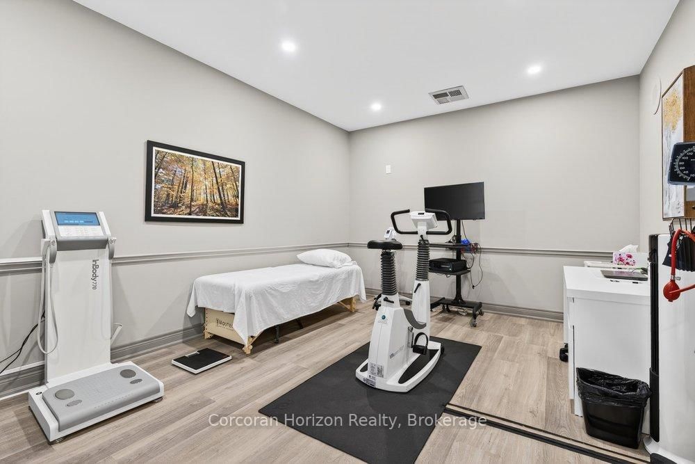 136 Young Street, Unit Full - Photo 23