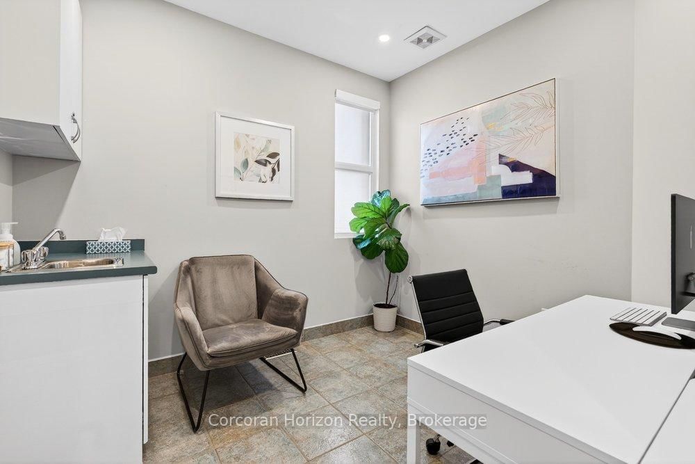 136 Young Street, Unit Full - Photo 26