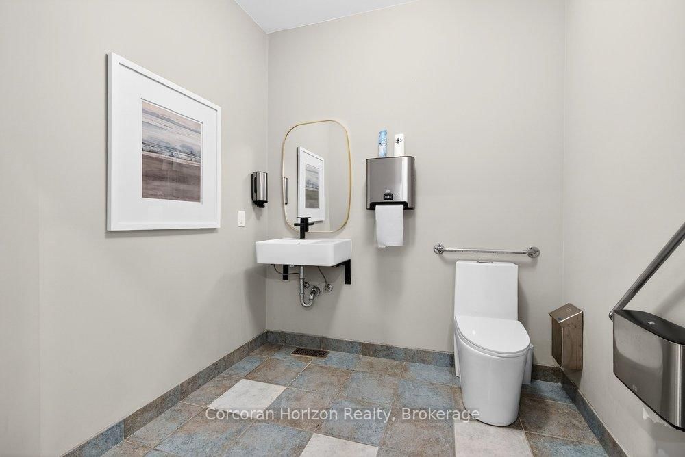 136 Young Street, Unit Full - Photo 31