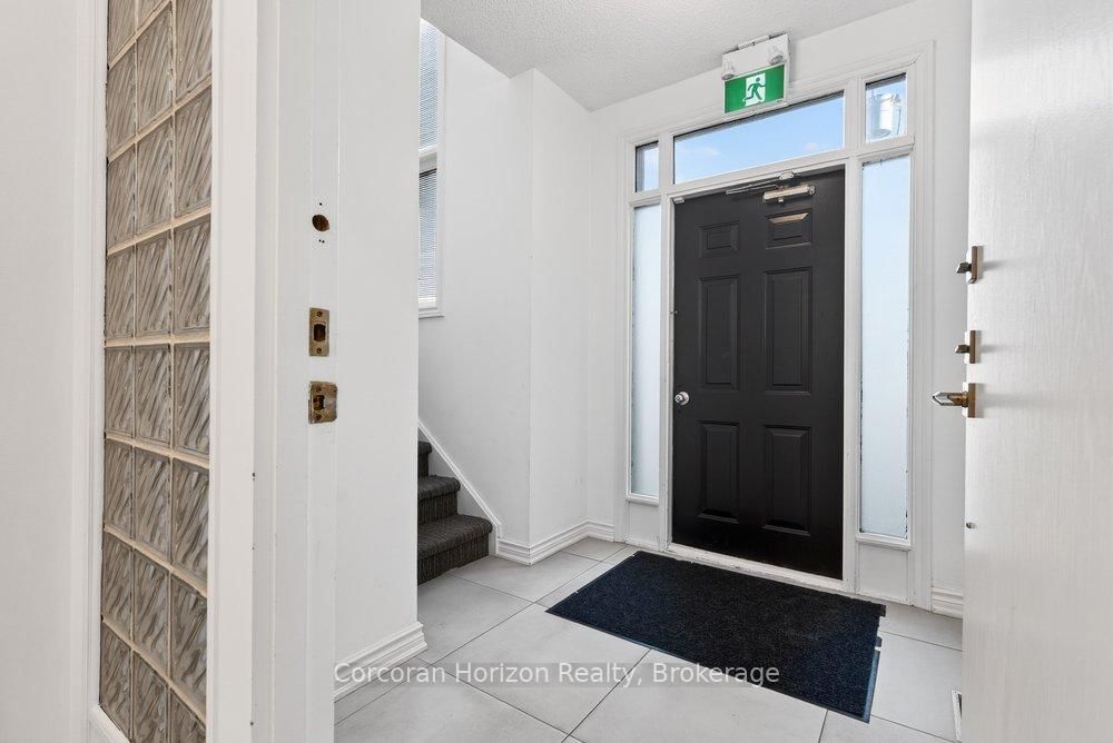 136 Young Street, Unit Full - Photo 33