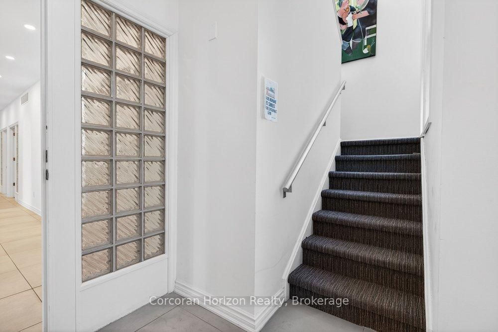136 Young Street, Unit Full - Photo 34