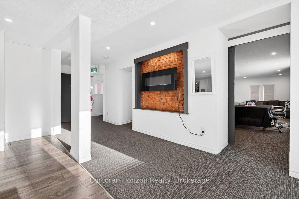 136 Young Street, Unit Full - Photo 38