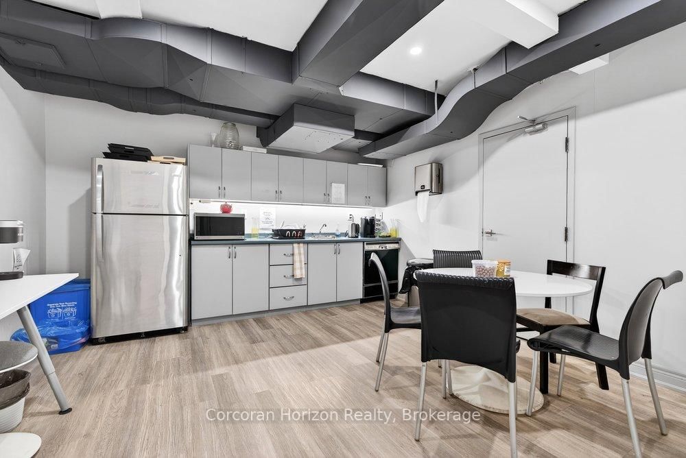 136 Young Street, Unit Full - Photo 43