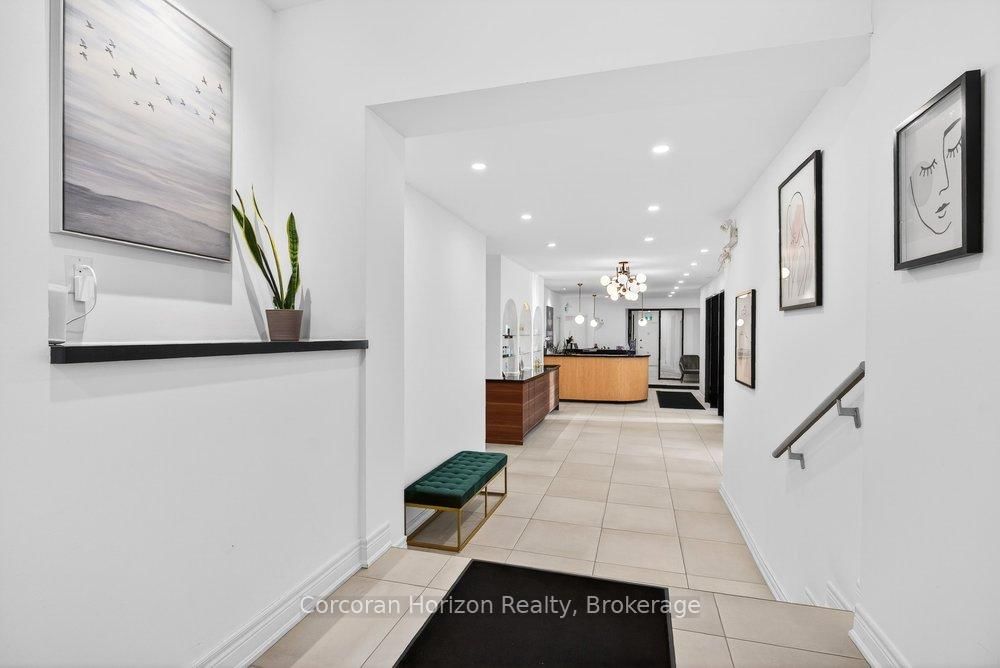 136 Young Street, Unit Full - Photo 7
