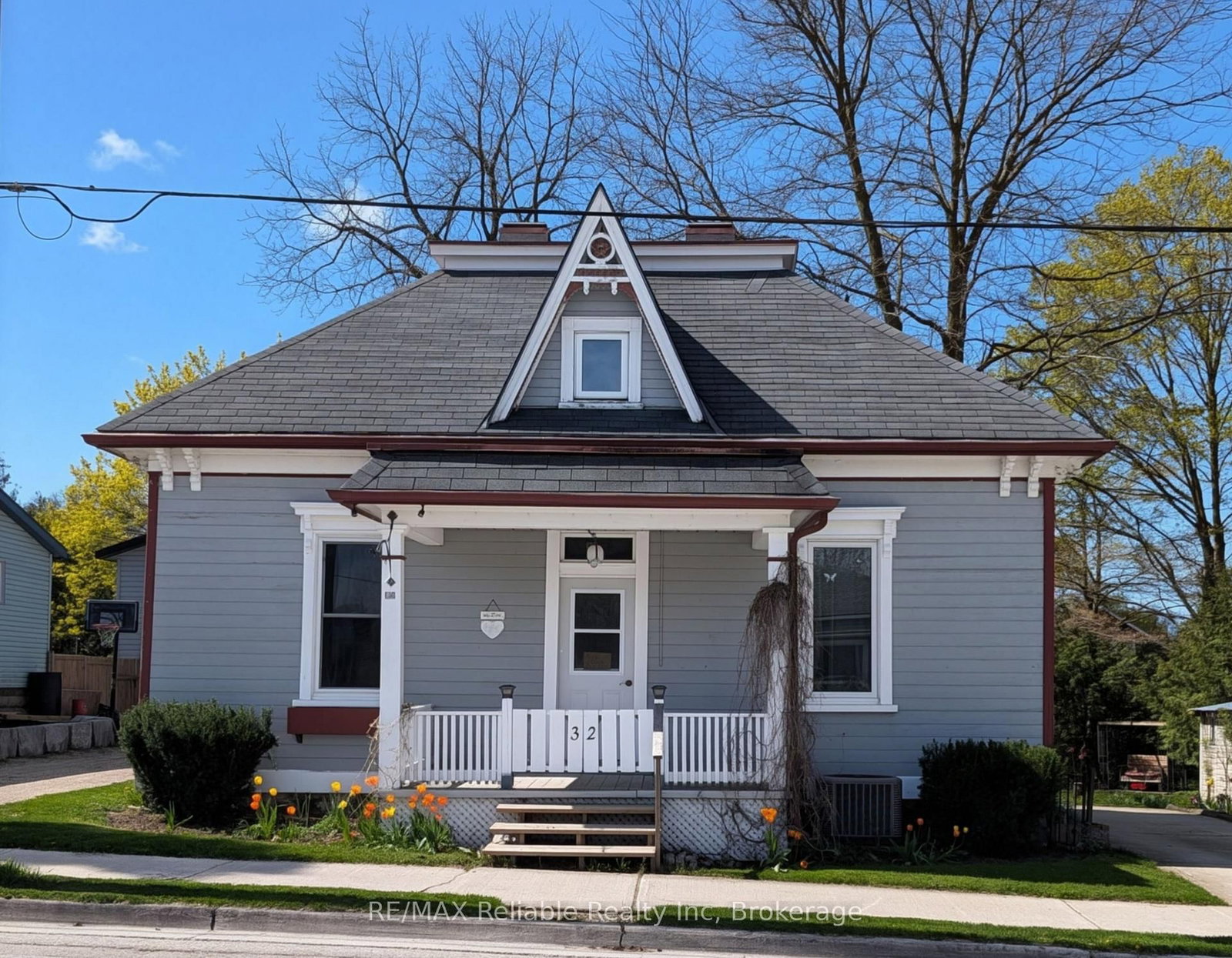 Detached House for sale at 32 Rattenbury Street, Central Huron, Ontario, N0M 1L0 - Clinton - MLS: X13118226