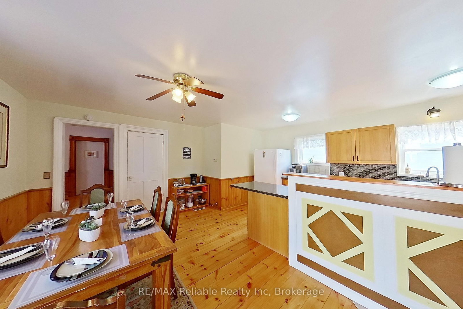 32 W Rattenbury Street • Central Huron, ON photo 6