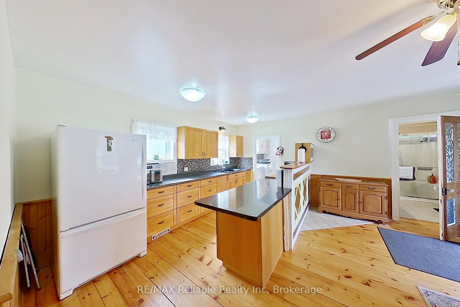 32 W Rattenbury Street • Central Huron, ON photo 8