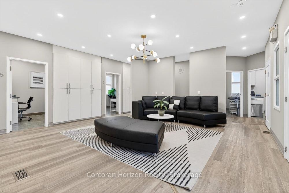 136 Young Street, Unit Full - Photo 17