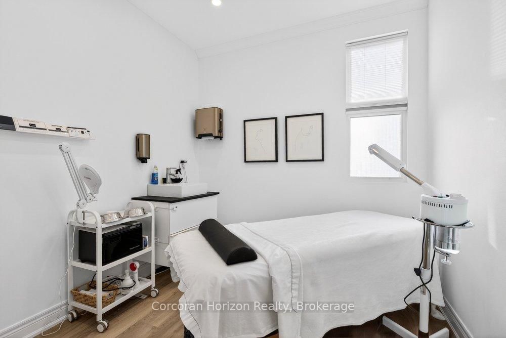 136 Young Street, Unit Full - Photo 29
