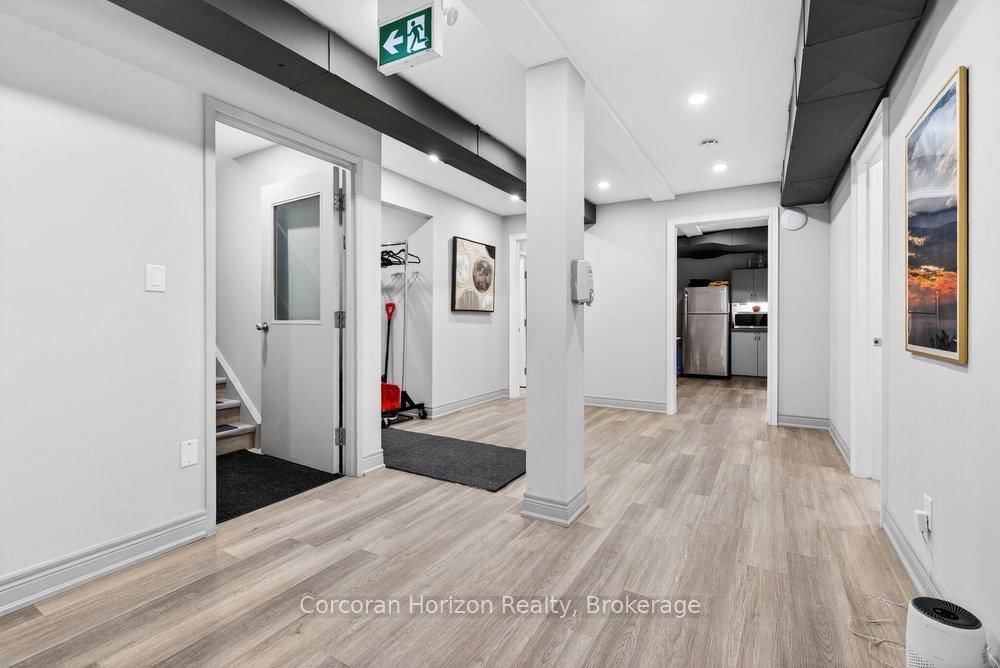 136 Young Street, Unit Full - Photo 41