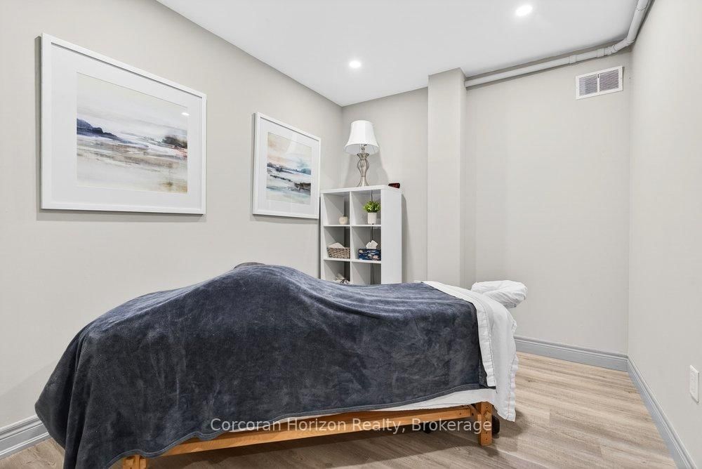 136 Young Street, Unit Full - Photo 44