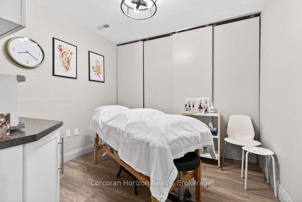 136 Young Street, Unit Full - Photo 45