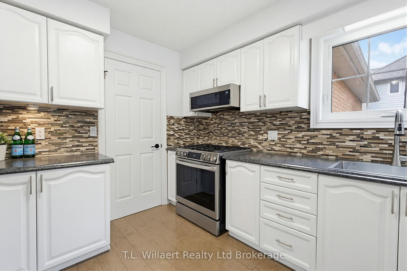 10 Woodside Drive • Tillsonburg, ON photo 16