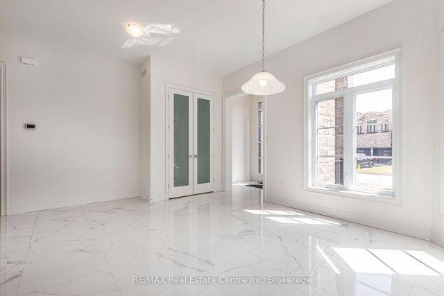 143 Ambrous Crescent E