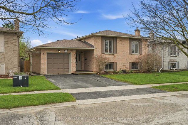 32 Hobart Crescent