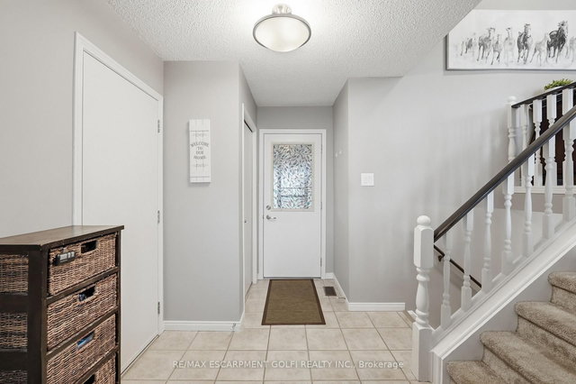 32 Hobart Crescent