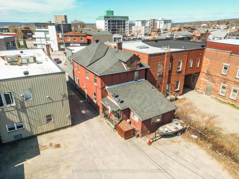 340 Mcintyre St W photo 4