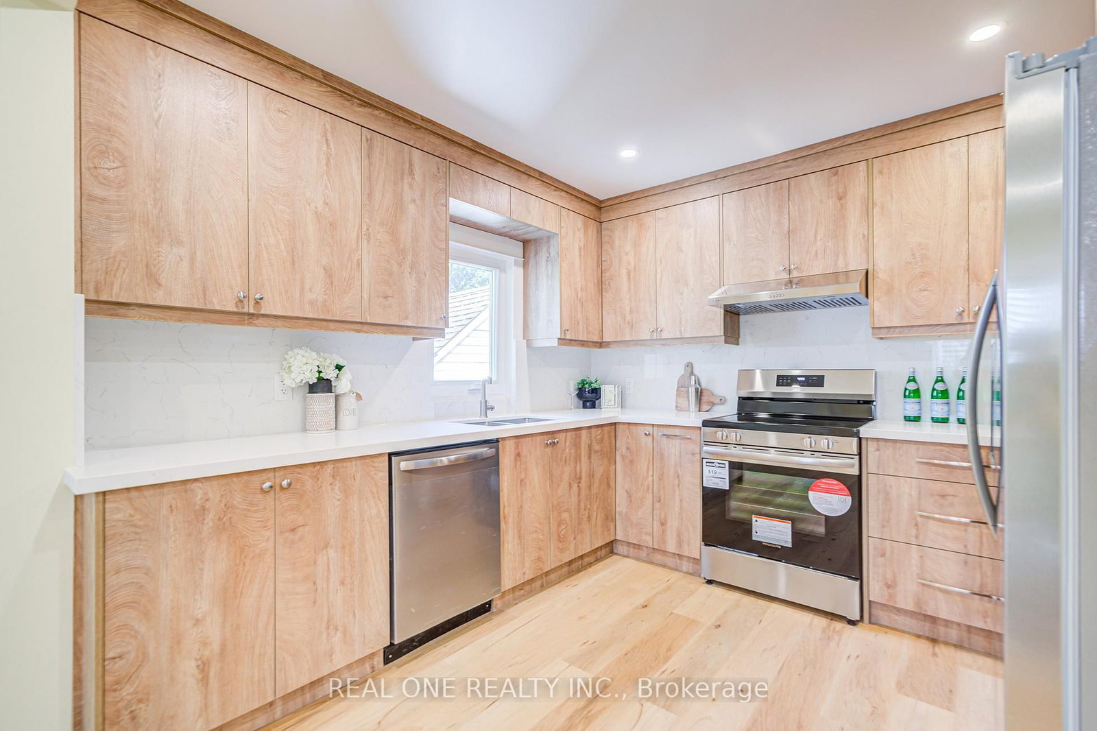 4052 SAINT JAMES Avenue - Photo 14