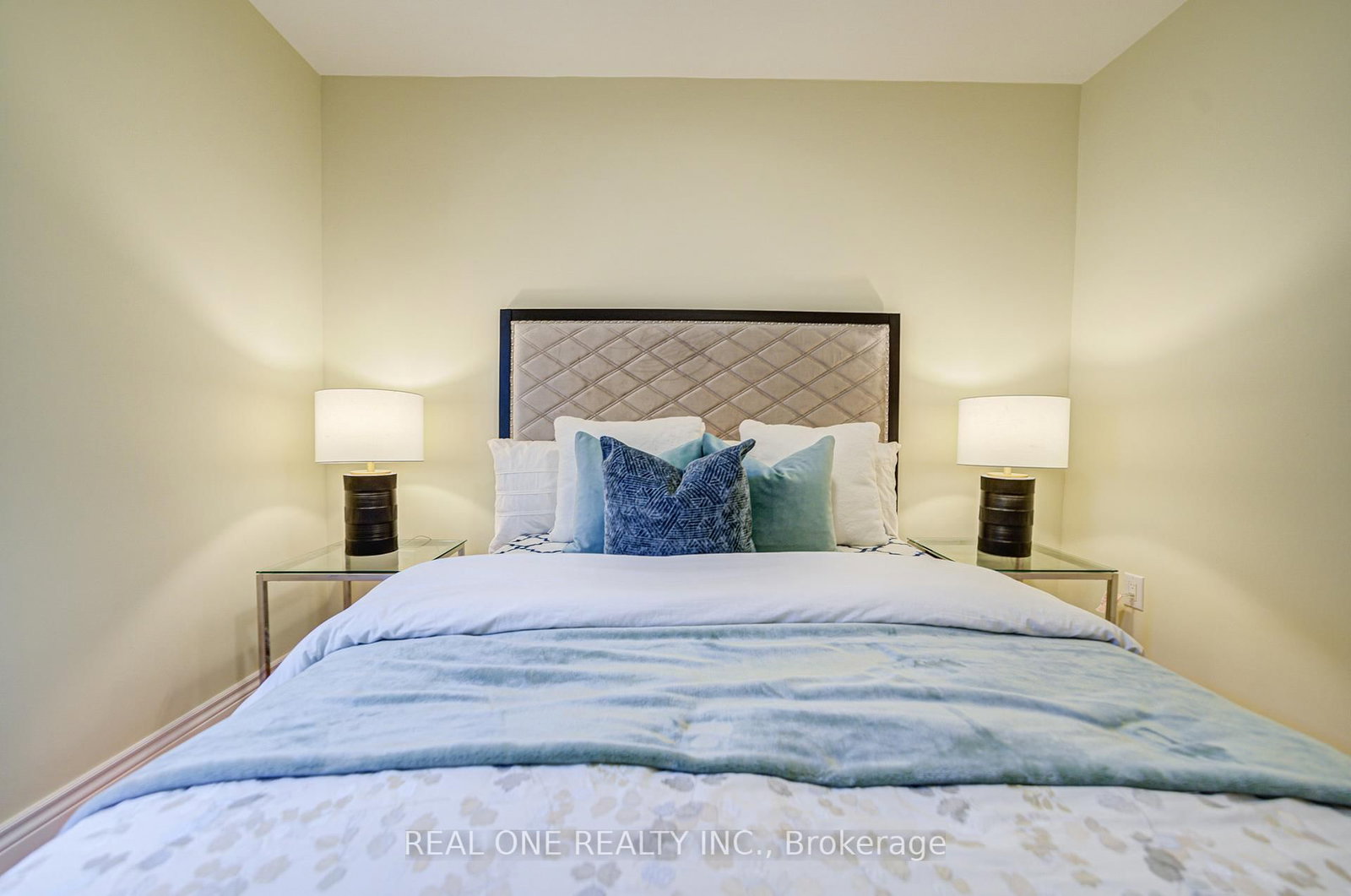 4052 SAINT JAMES Avenue - Photo 20