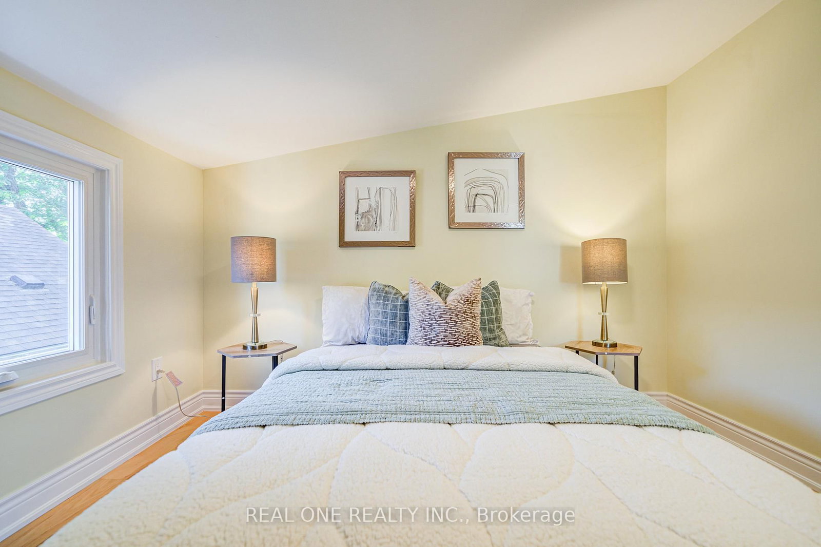 4052 SAINT JAMES Avenue - Photo 29