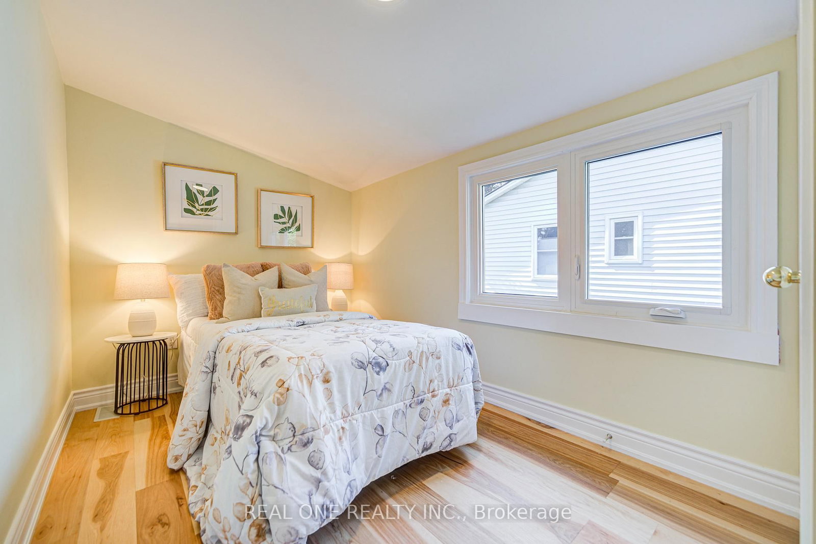 4052 SAINT JAMES Avenue - Photo 32