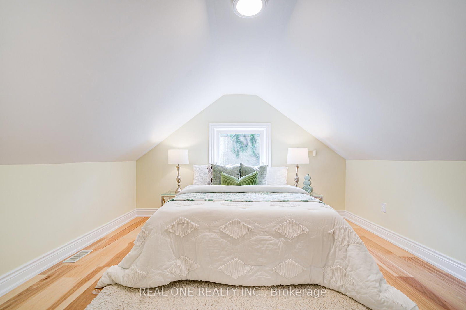 4052 SAINT JAMES Avenue - Photo 34