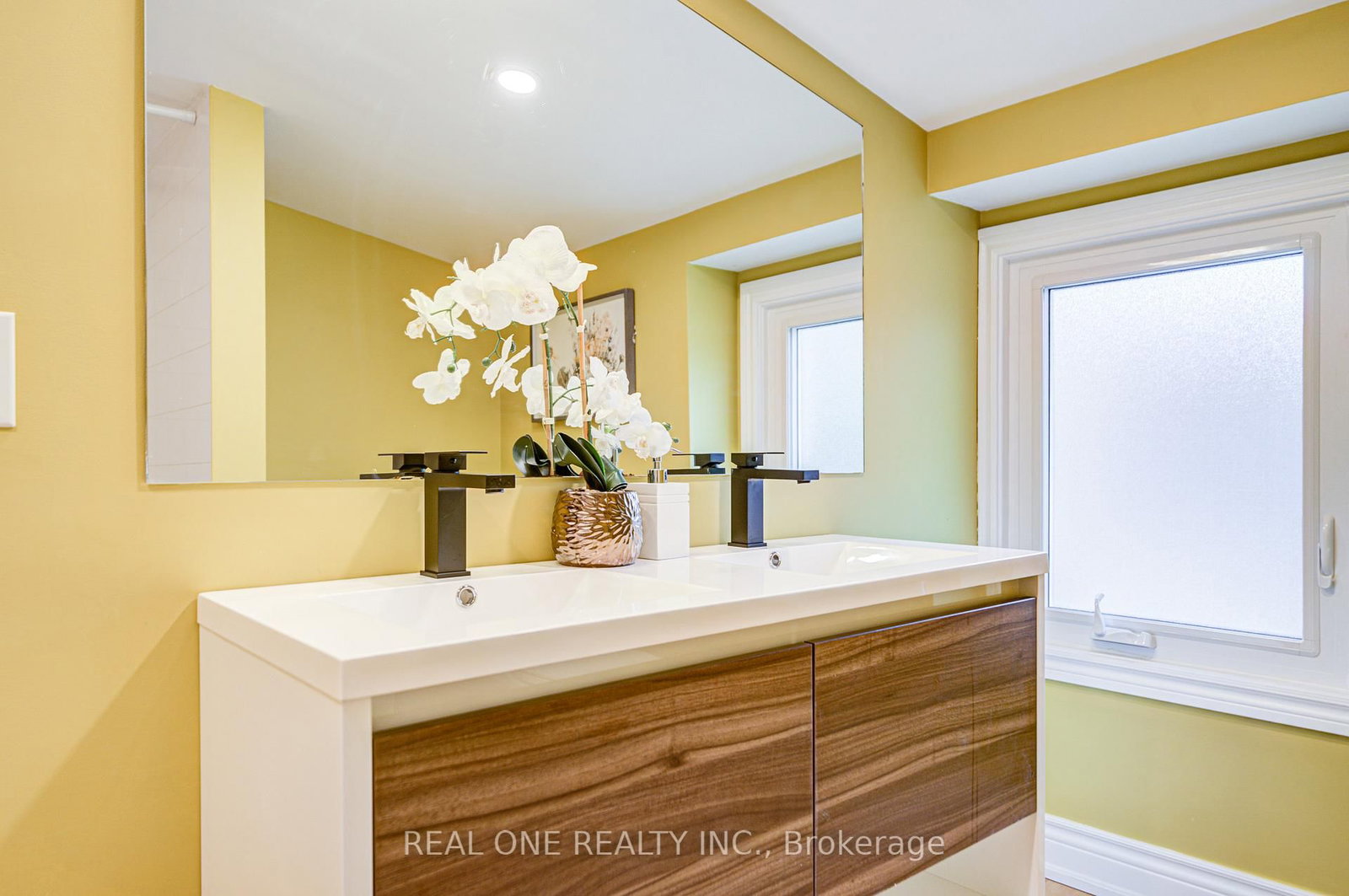 4052 SAINT JAMES Avenue - Photo 37